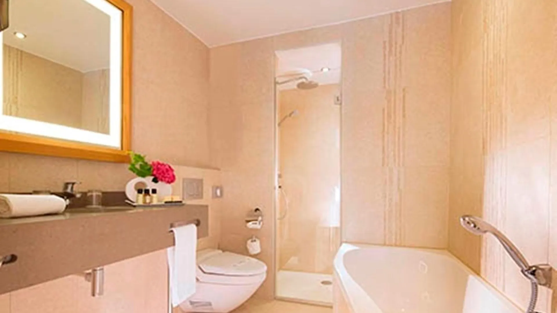 ****  Hotel Le Relais Des Halles París Francia