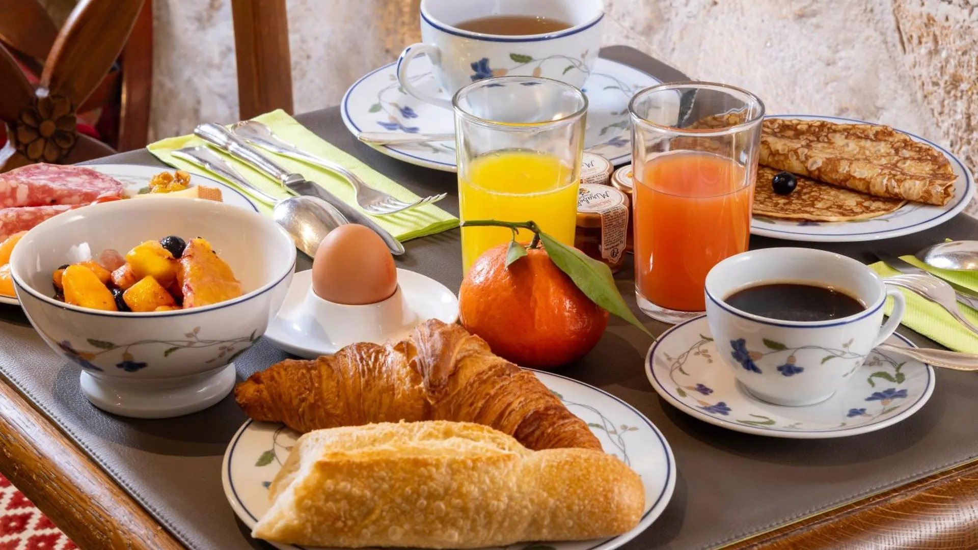 Hotel Le Relais Des Halles Paris 4*,
